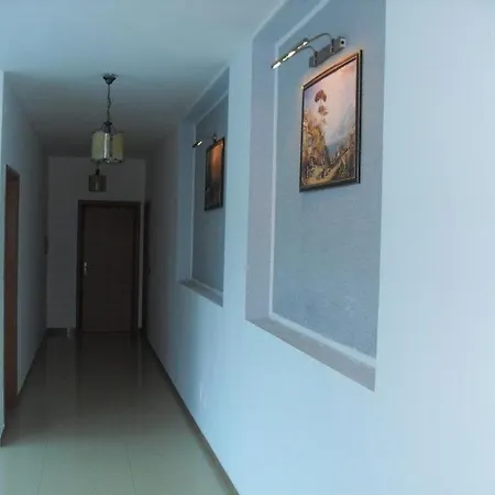 Dik's Sons Hotel Shkallnur